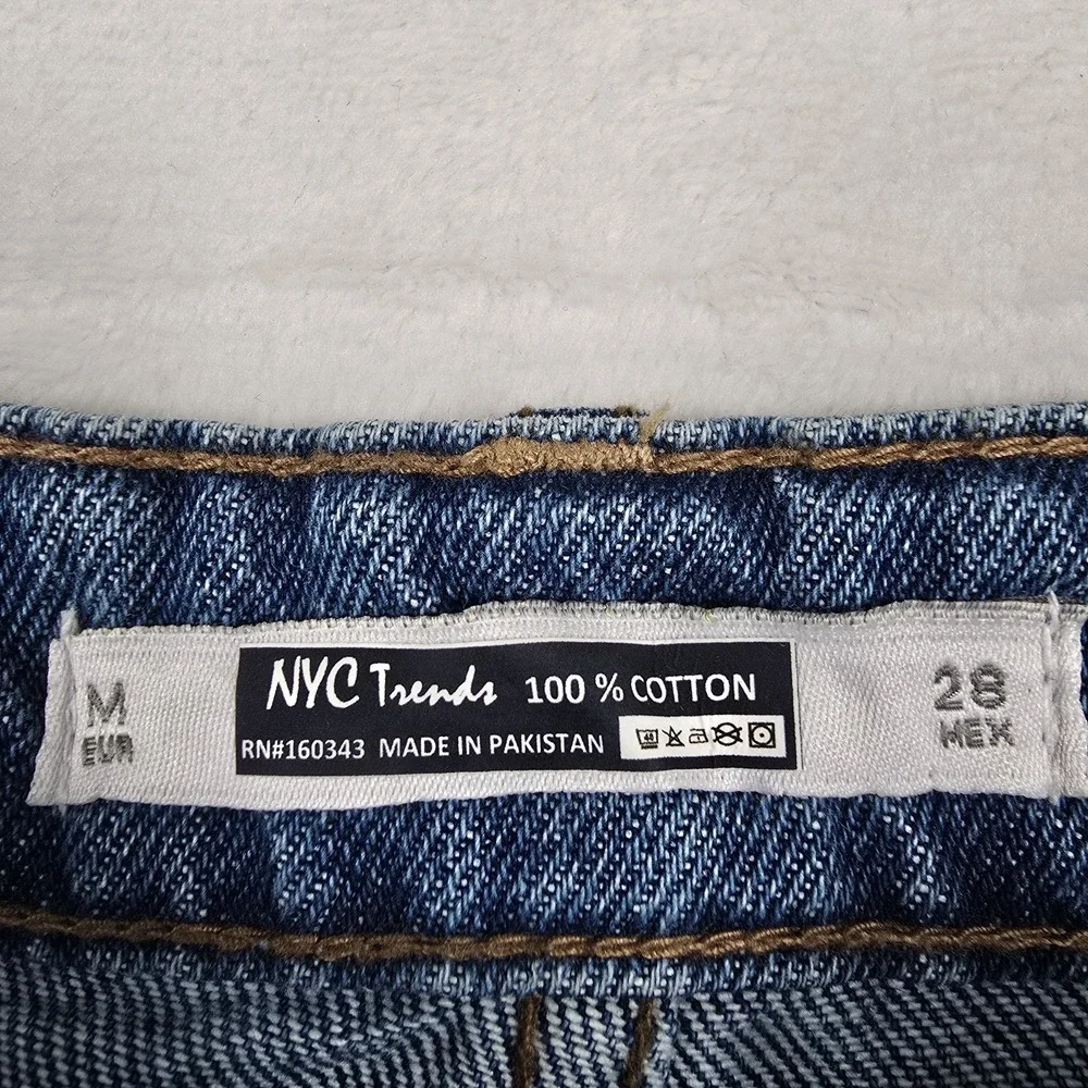 NYC Trends Women's Size Medium Embroidered Floral Denim Skirt NWOT‎